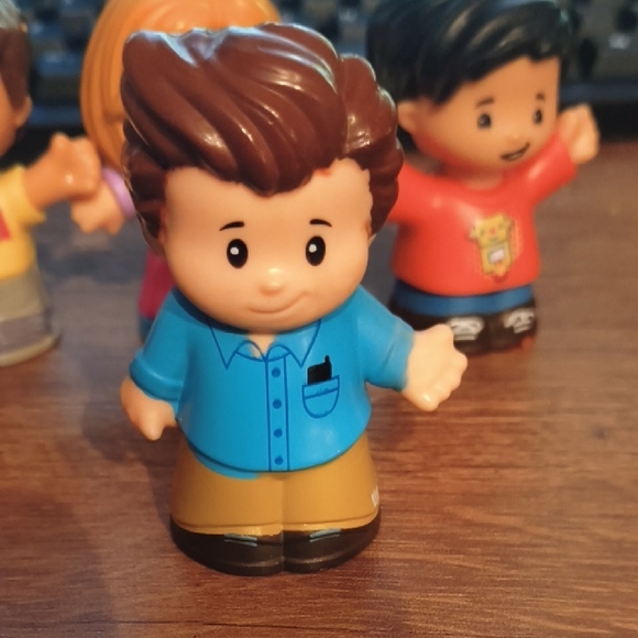 4 Set Fisher Price Little People
Little People Suprise & Sounds Home Collection - Picture 8 of 10